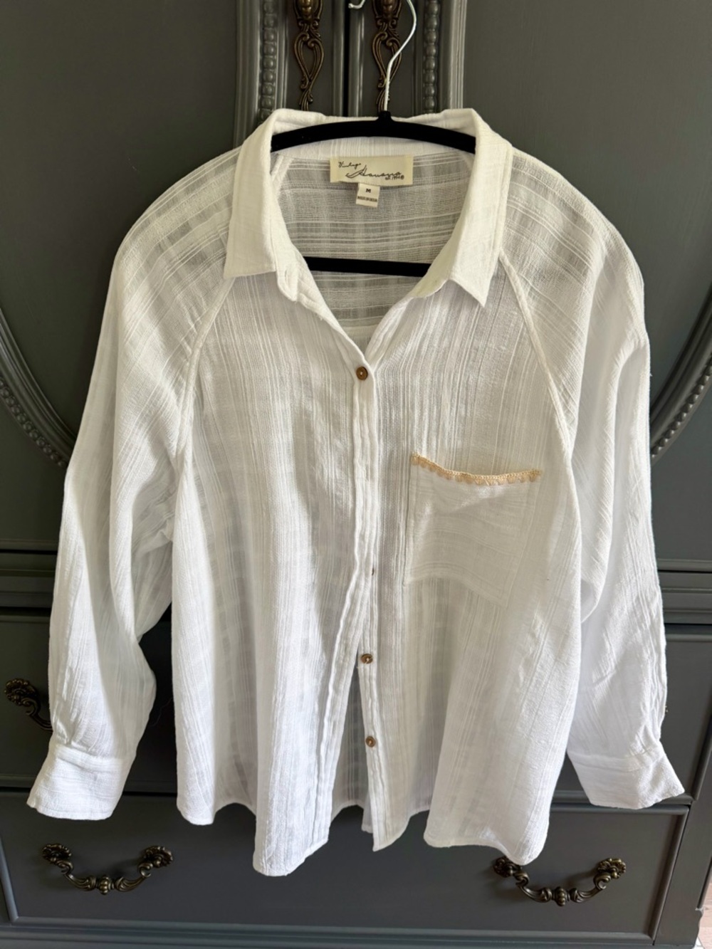 Vintage Havana White Textured Button-Down Shirt with Subtle Pocket Trim